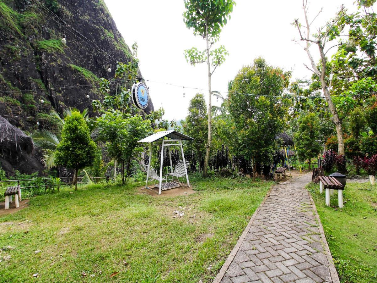 Oyo Homes 91134 Desa Wisata Tebing Lingga Trenggalek Buitenkant foto