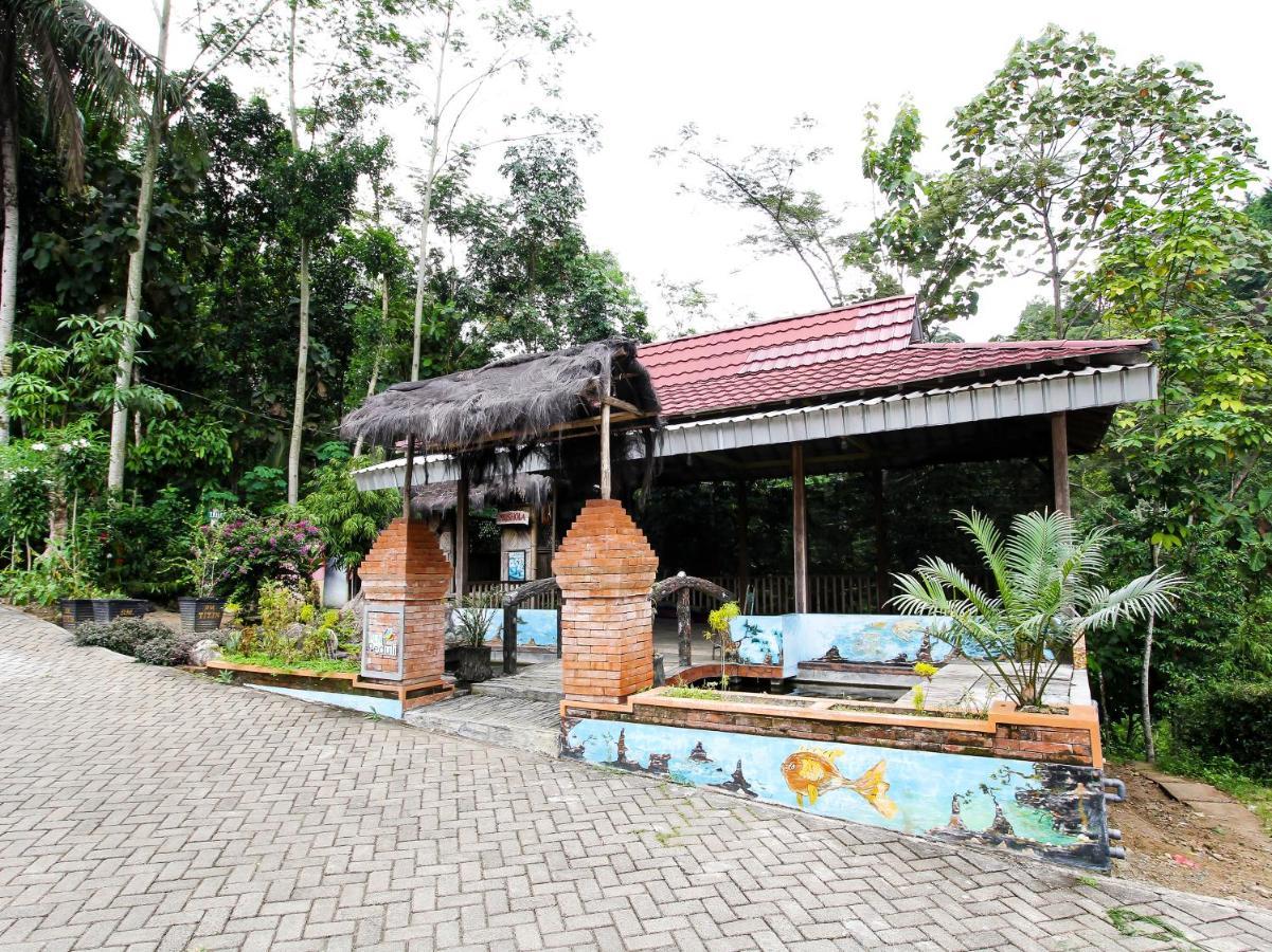 Oyo Homes 91134 Desa Wisata Tebing Lingga Trenggalek Buitenkant foto