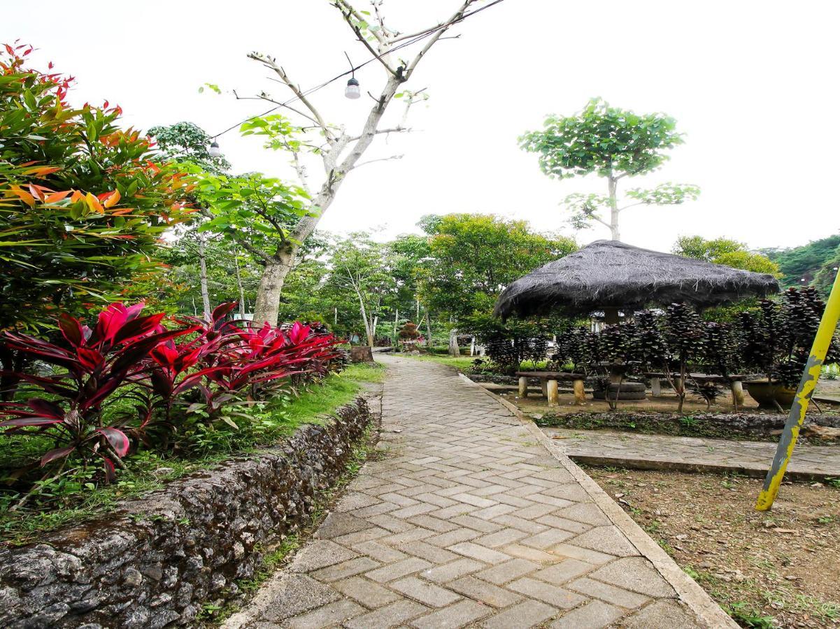 Oyo Homes 91134 Desa Wisata Tebing Lingga Trenggalek Buitenkant foto